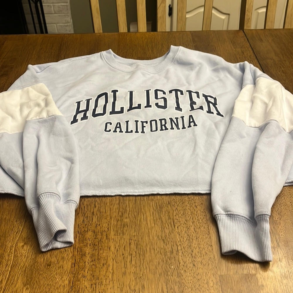 Cropped Hollister Sweatshirt